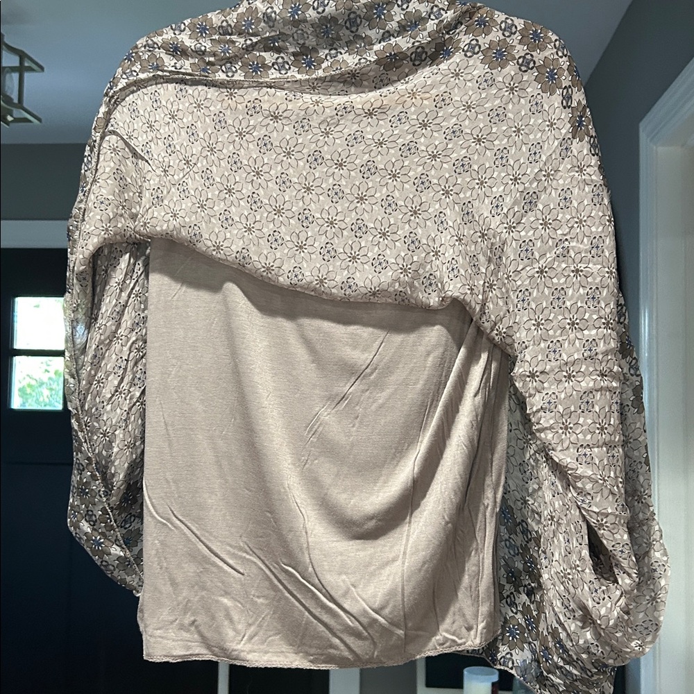 Flowy Gray Patterned Top - image 3
